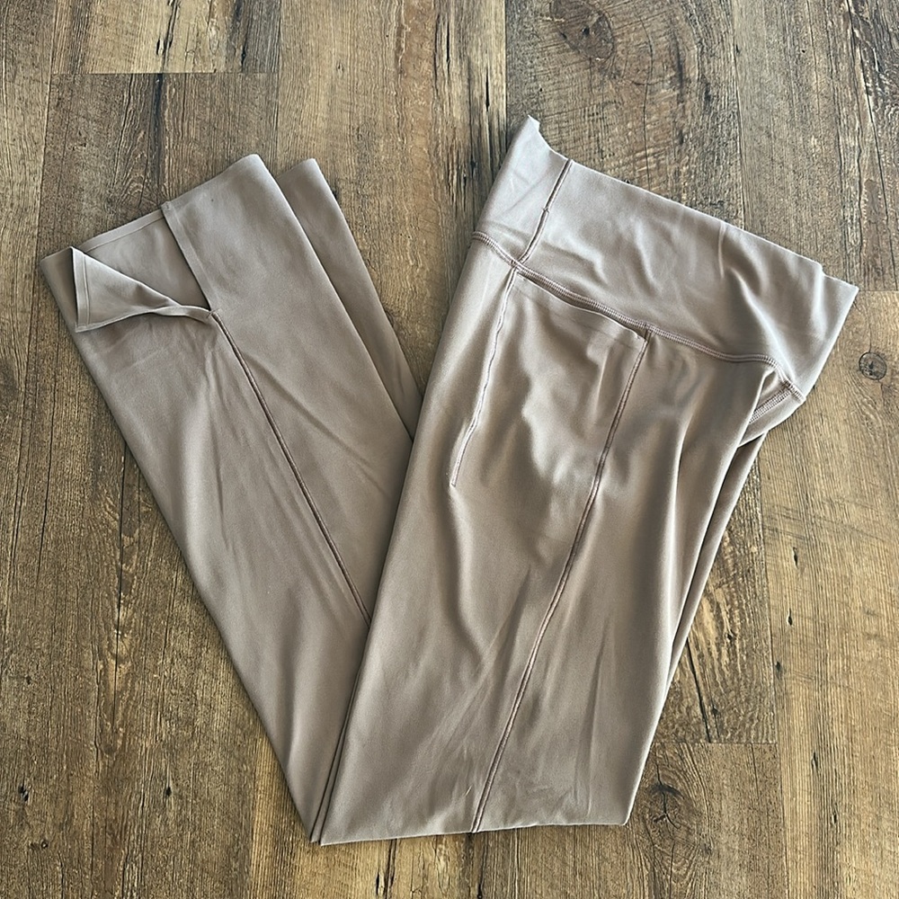 Athleta | Transcend High Rise Stash Straight Crop (EUC)